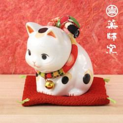 Maneki neko SALUTATiON en porcelaine japonaise (h7.5cm)