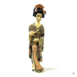 Geisha avec lampion en ivoirine (h23cm)