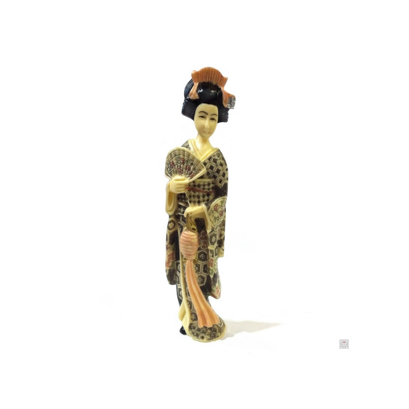 Geisha avec lampion en ivoirine (h23cm)