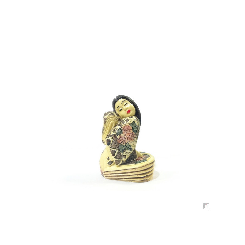 Geisha en ivoirine (h7.5cm)