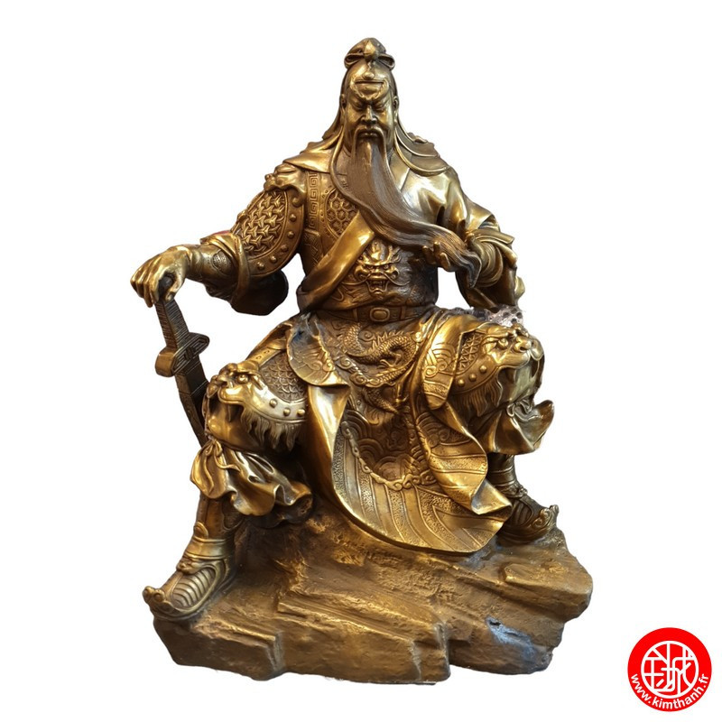 Kwan Gong assis avec une épée en cuivre (L21*h30*p19cm)
