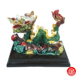 Dragon sur nuages en résine peint à la main (h5.5cm)