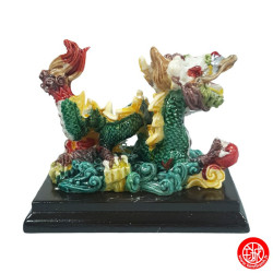 Dragon sur nuages en résine peint à la main (h5.5cm)