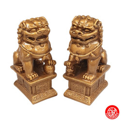 Chiens de Foo sur socle en résine doré (h10cm)