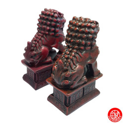 Chiens de Foo sur socle en résine rouge (h10cm)