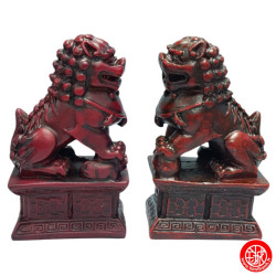 Chiens de Foo sur socle en résine rouge (h10cm)