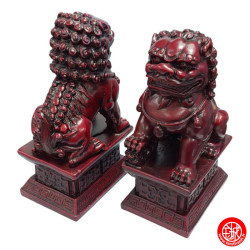 Chiens de Foo (Protection) sur socle en résine rouge (h16.5cm)