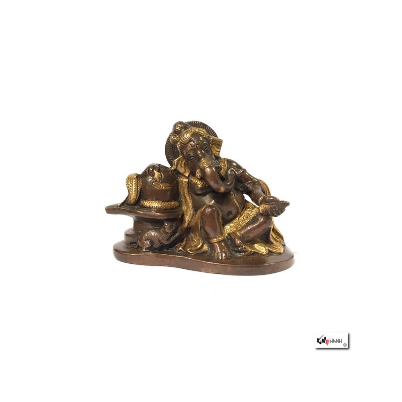 Ganesh allongé sur lingam en laiton (h9cm)