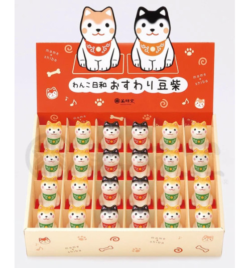 Boîte 24 figurines ShibA assis en porcelaine h3cm (8 noirs+16 roux)