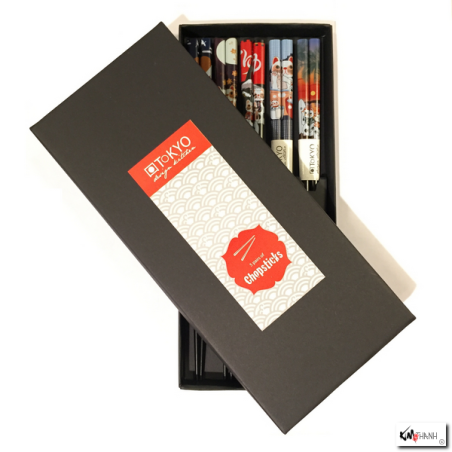 Boîte de 5 baguettes japonaises FAMiLLE MANEKi NEKO assorties