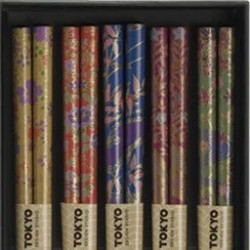 Boîte de 5 baguettes japonaises noires HANA assorties 21cm